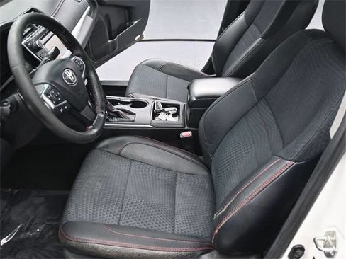 Used 2015 Toyota Camry SE image 6