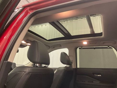 Used 2022 Nissan Pathfinder SL w/ SL Premium Package image 34