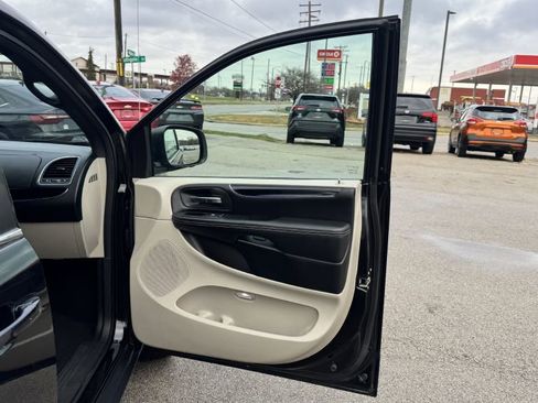 Used 2020 Dodge Grand Caravan SXT image 27