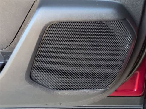 Used 2020 Toyota Highlander XLE image 32