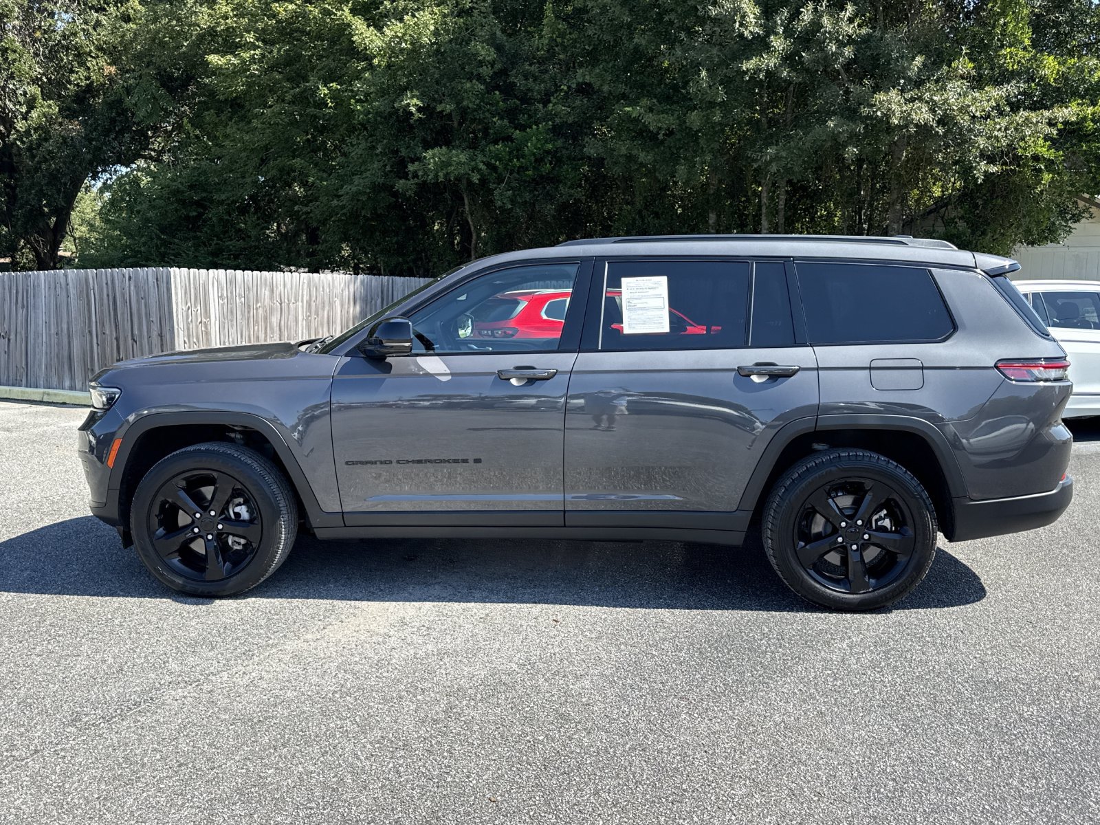 Used 2024 Jeep Grand Cherokee L Laredo AWD/4WD image 2