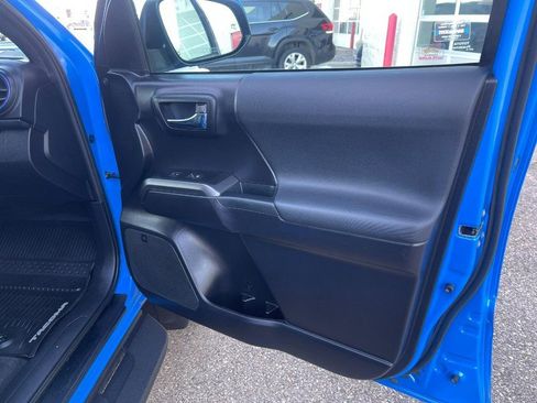 Used 2021 Toyota Tacoma TRD Sport w/ TRD Premium Sport Package image 9