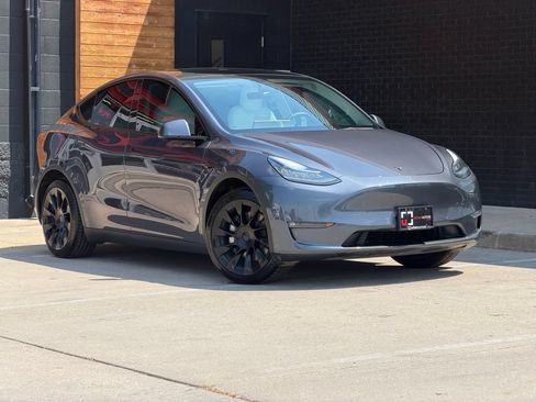 Used 2022 Tesla Model Y Long Range AWD/4WD image 6