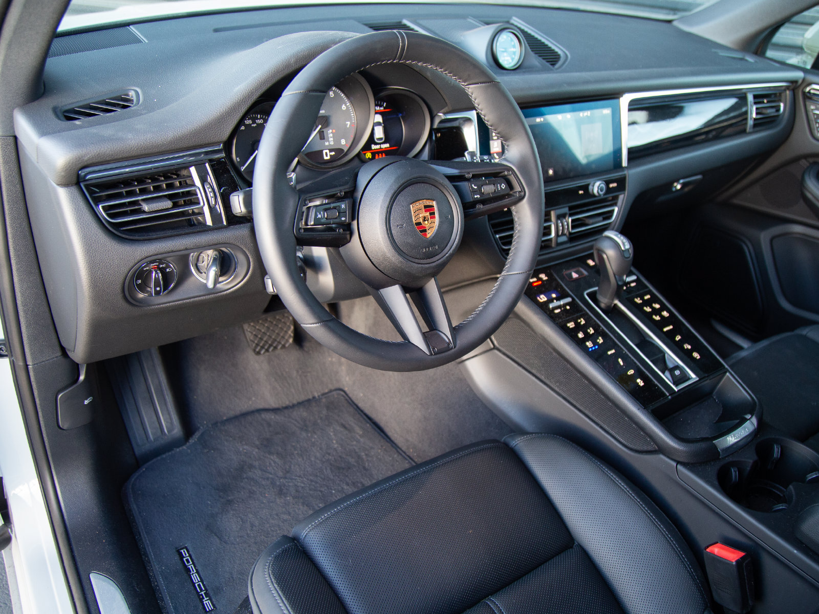 Certified 2026 Porsche Macan S AWD/4WD image 4