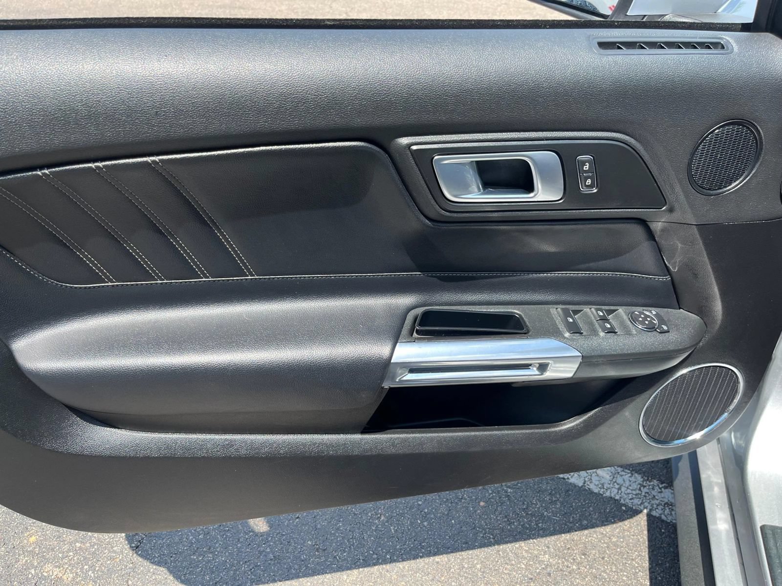 Used 2022 Ford Mustang Premium RWD image 44