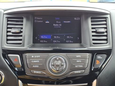 Used 2018 Nissan Pathfinder SV FWD image 14
