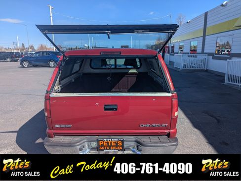 Used 2001 Chevrolet S10 Pickup LS w/ Preferred Equipment Group image 11