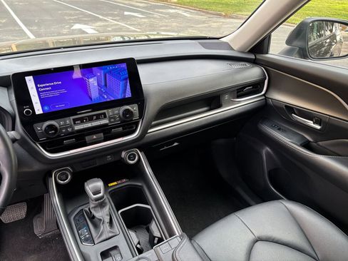 Used 2025 Toyota Grand Highlander LE image 29