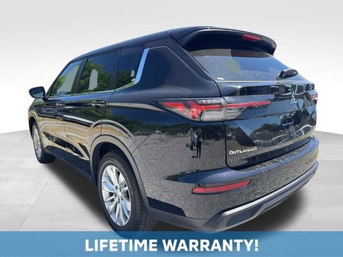 Used 2025 Mitsubishi Outlander ES image 4