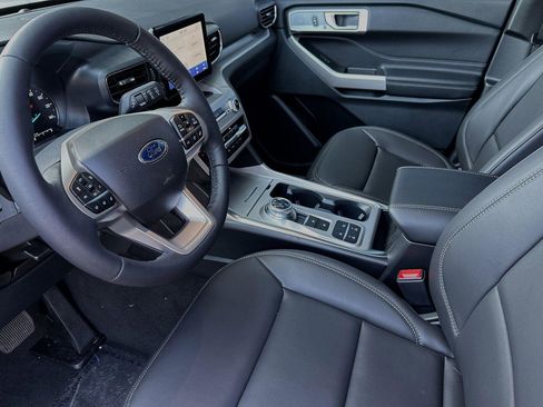 New 2024 Ford Explorer XLT w/ Equipment Group 202A image 7