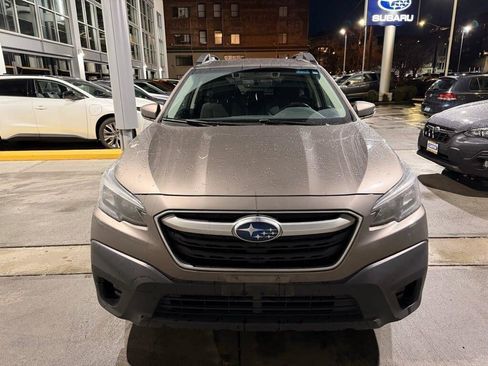 Used 2022 Subaru Outback Premium image 2