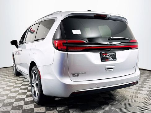 New 2026 Chrysler Pacifica Pinnacle image 5