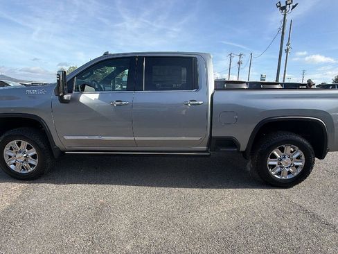 New 2026 Chevrolet Silverado 2500 High Country w/ High Country Premium Package AWD/4WD image 8