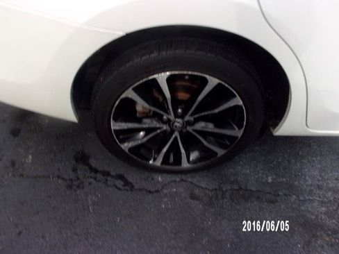 Used 2018 Toyota Corolla SE FWD image 12
