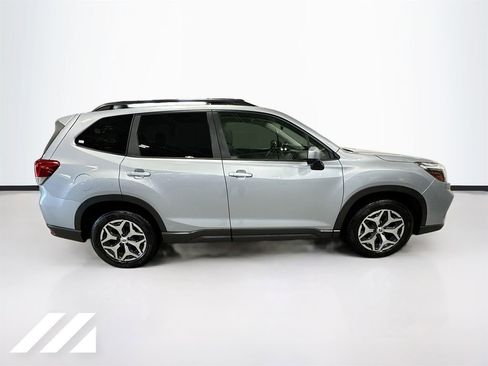 Used 2019 Subaru Forester Premium image 4