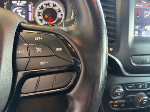 Used 2021 Jeep Cherokee Latitude Plus image 19