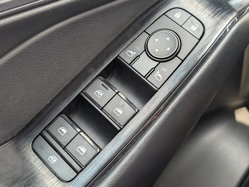 Used 2024 Nissan Rogue S AWD/4WD image 19