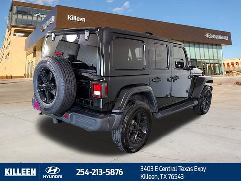 Used 2020 Jeep Wrangler Unlimited Sahara AWD/4WD image 8