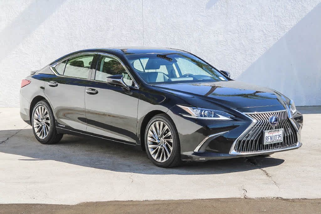 Used 2019 Lexus ES 300h w/ Accessory Package 2 FWD image 3