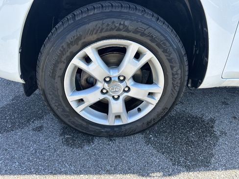 Used 2012 Toyota RAV4 4WD V6 w/ Tow Prep Pkg image 7