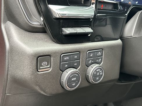 Used 2023 Chevrolet Silverado 1500 High Country w/ High Country Premium Package image 16