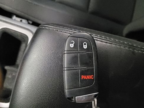 Used 2022 Jeep Grand Cherokee Laredo E image 32