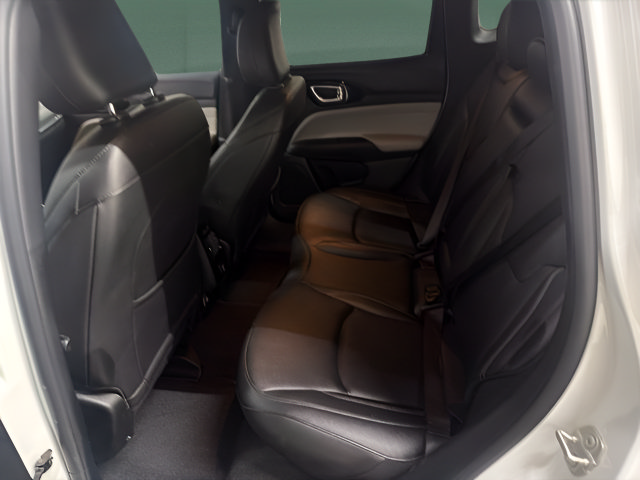 Used 2025 Jeep Compass Limited AWD/4WD image 13