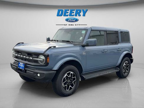 Used 2025 Ford Bronco Outer Banks image 2