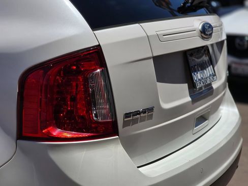 Used 2012 Ford Edge SEL FWD image 10