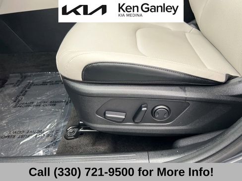 Used 2025 Kia Sportage EX image 29