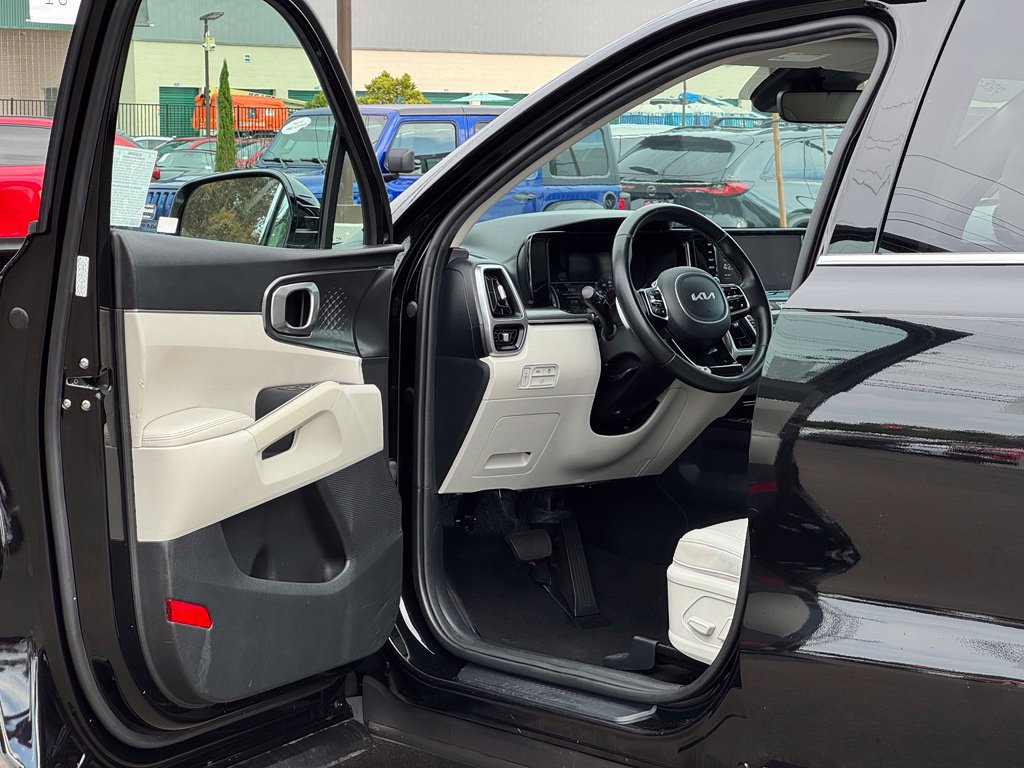 Used 2023 Kia Sorento EX w/ Panoramic Sunroof Package FWD image 8