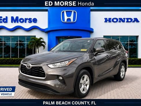 Used 2020 Toyota Highlander LE AWD/4WD image 1
