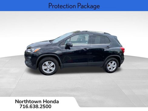 Used 2017 Chevrolet Trax LT w/ Sun & Sound Package image 6
