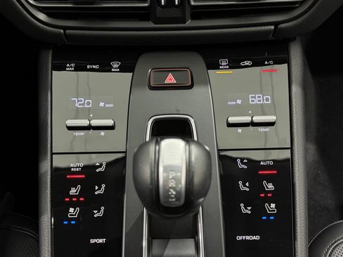 Certified 2025 Porsche Macan image 40