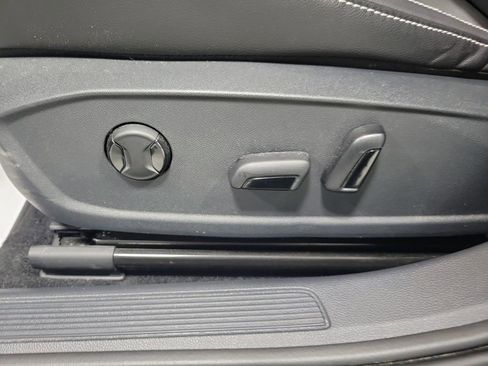 Used 2023 Volkswagen Jetta SE w/ Panoramic Sunroof Package FWD image 30