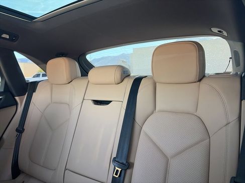 Used 2025 Porsche Macan AWD/4WD image 21