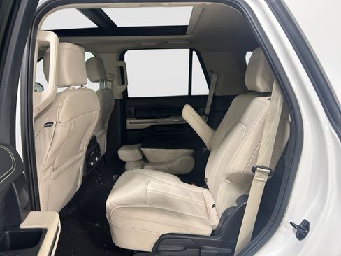 Used 2023 Ford Expedition Platinum RWD image 16