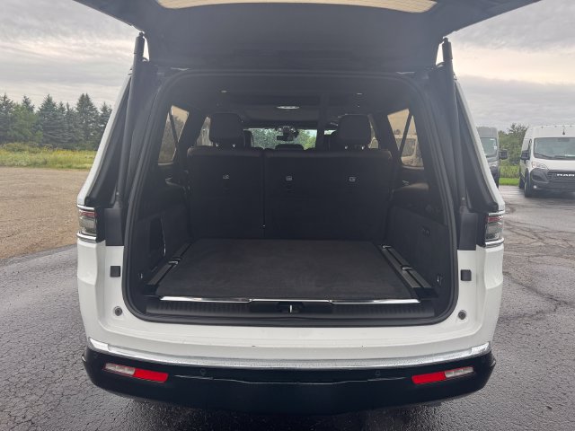 Used 2023 Jeep Grand Wagoneer L Series III w/ Rear Seat Video Group 1 AWD/4WD image 18