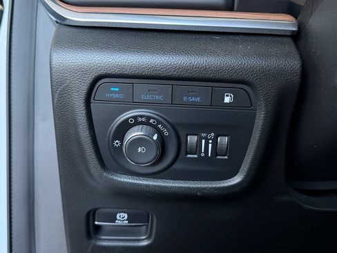 Used 2022 Jeep Grand Cherokee Summit w/ Advanced Protech Group IV AWD/4WD image 24