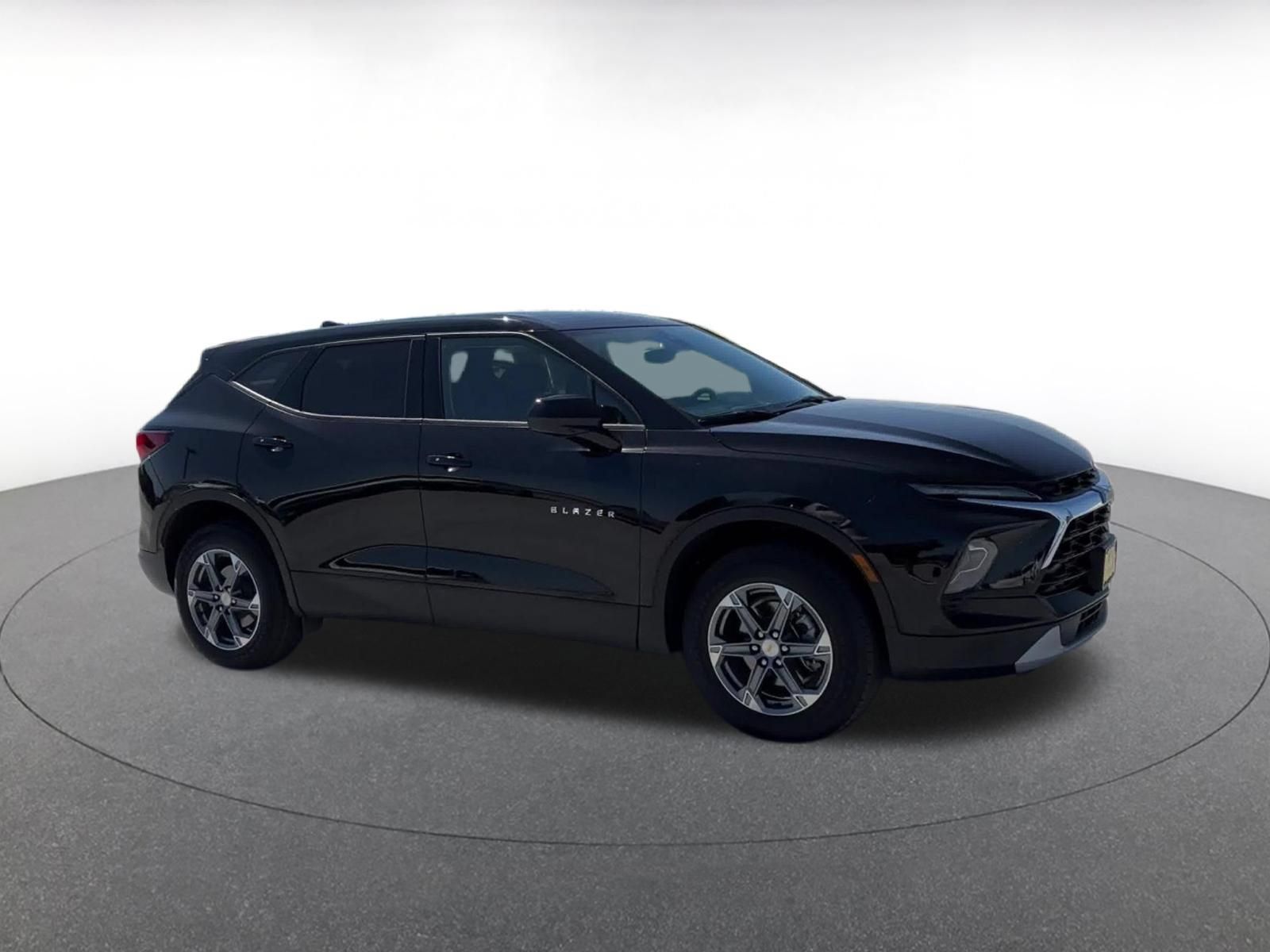 Used 2026 Chevrolet Blazer LT FWD image 3
