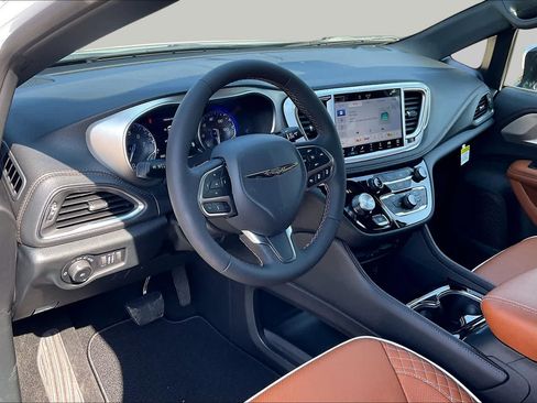 New 2026 Chrysler Pacifica Pinnacle FWD image 8