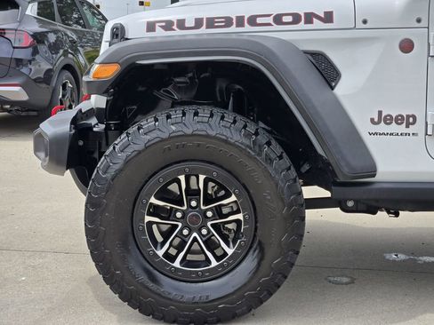 Used 2024 Jeep Wrangler Unlimited Rubicon w/ XTREMEE 35" Tire Package AWD/4WD image 14