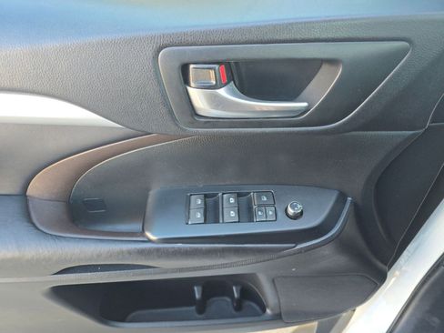 Used 2016 Toyota Highlander XLE image 10
