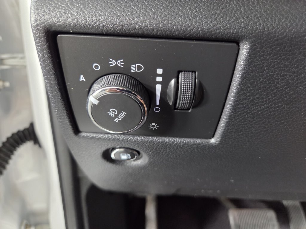 Used 2016 Jeep Grand Cherokee Limited 75th Anniversary AWD/4WD image 18