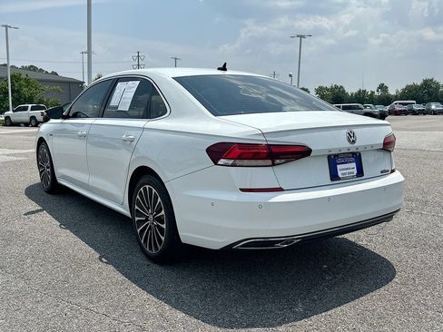 Used 2022 Volkswagen Passat 2.0T FWD image 6