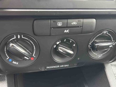 Used 2014 Volkswagen Jetta S image 12