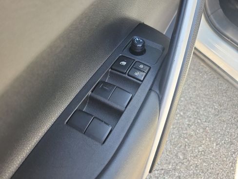 Used 2025 Toyota Corolla Cross XLE FWD image 14