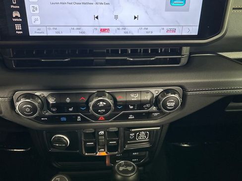 Used 2024 Jeep Wrangler Unlimited Sahara image 14