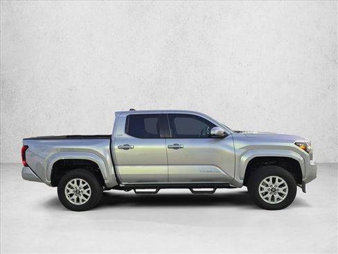 Used 2024 Toyota Tacoma SR5 w/ SR5 Upgrade Package AWD/4WD image 4