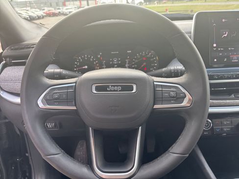 Used 2025 Jeep Compass Latitude AWD/4WD image 27